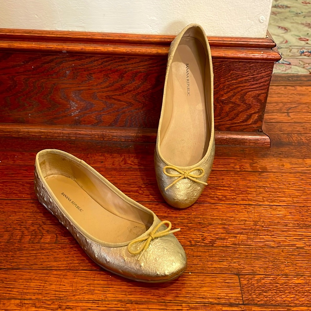 Banana Republic gold ballerina flats